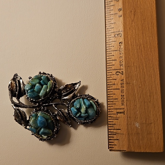 Vintage Leaf brooch with turquoise colored stones - Picture 2 of 5